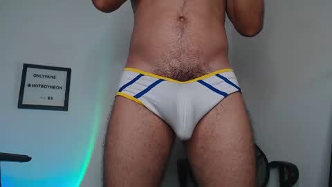Snapshot of hotboyneon490 chatting on January 10, 1:32 am Alex Neon online show from January 10, 1:32 am