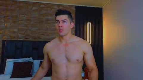 Snapshot of hotfuckers4uu chatting on March 1, 7:37 pm felipe marcello online show from March 1, 7:37 pm