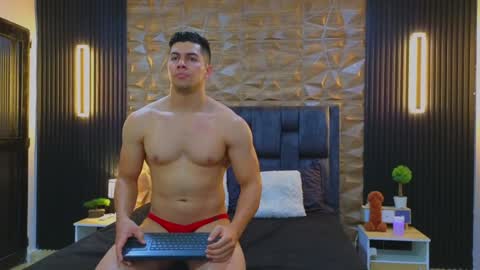 Snapshot of hotfuckers4uu chatting on January 31, 8:33 pm felipe marcello online show from January 31, 8:33 pm