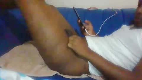 Snapshot of hotguyy001 chatting on September 24, 5:18 am hotguyy001 online show from September 24, 5:18 am