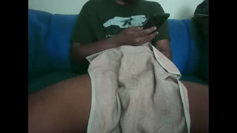 Snapshot of hotguyy001 chatting on October 1, 6:06 am hotguyy001 online show from October 1, 6:06 am