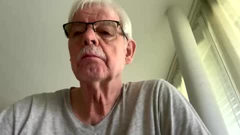 Snapshot of hotmassage50 chatting on March 7, 9:40 am hotmassage50 online show from March 7, 9:40 am