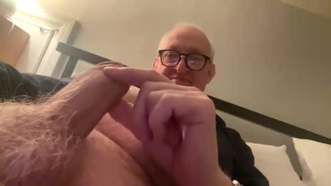hotmuff99 online show from January 1, 9:52 pm