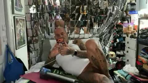hotstuff775616 online show from May 3, 2:25 am