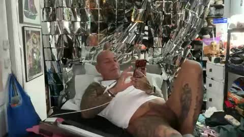 hotstuff775616 online show from May 4, 2:35 am