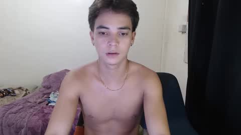 hottiespydie online show from January 8, 8:36 pm