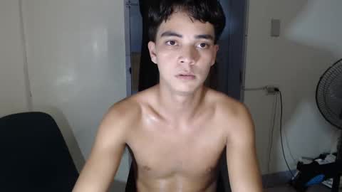 hottiespydie online show from December 18, 2:24 pm