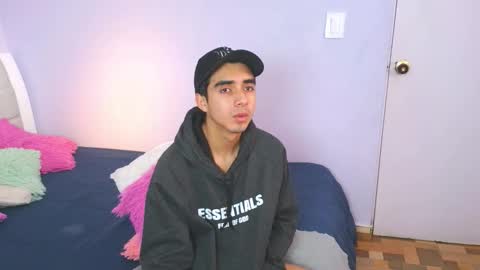 hottiie_guy online show from November 5, 6:43 pm