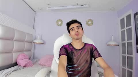 hottiie_guy online show from December 4, 7:10 pm