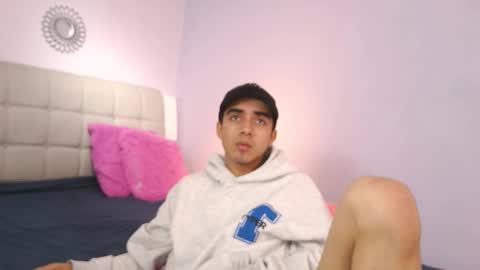 hottiie_guy online show from November 4, 6:09 pm