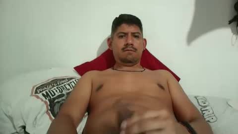 huevoloco2612 online show from February 8, 4:22 pm