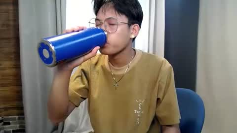 hugecockjames09 online show from October 11, 4:38 am