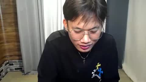 hugecockjames09 online show from October 13, 1:28 pm