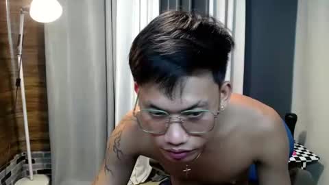 hugecockjames09 online show from October 19, 10:40 am