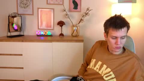 Snapshot of hun1er_steele chatting on October 18, 2:33 pm Hunter steele online show from October 18, 2:33 pm