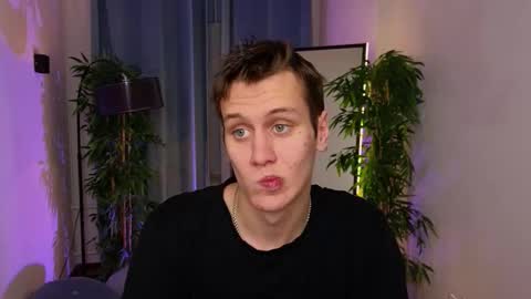 Snapshot of hun1er_steele chatting on October 23, 2:42 pm Hunter steele online show from October 23, 2:42 pm