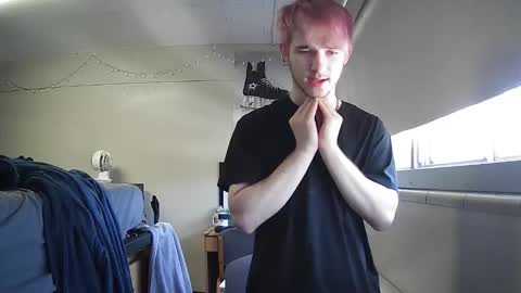 HungCollegeStud online show from April 19, 6:21 pm