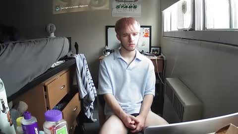 HungCollegeStud online show from April 23, 8:00 pm
