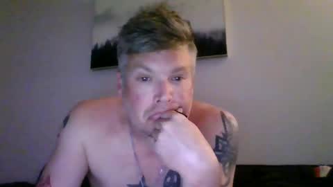 hunginhville2347 online show from April 22, 2:51 am