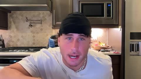Snapshot of hungkingg22 chatting on September 29, 3:30 pm hungkingg22 online show from September 29, 3:30 pm