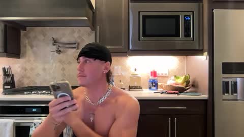 Snapshot of hungkingg22 chatting on September 25, 6:18 pm hungkingg22 online show from September 25, 6:18 pm
