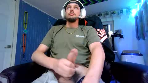 hungtxcock92 online show from April 14, 10:09 pm