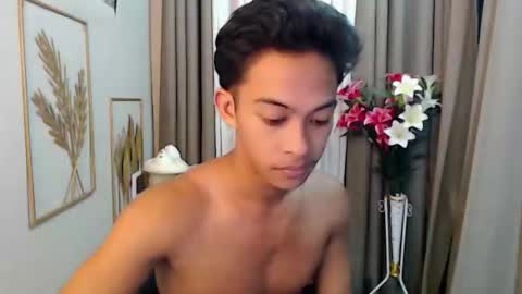 hunk_edward online show from May 9, 8:37 am