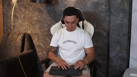 hunk_ryan online show from November 11, 8:19 am