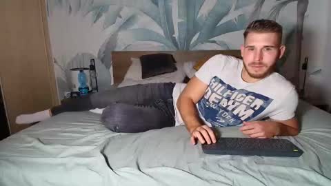 Snapshot of hunterbridges chatting on October 7, 2:54 pm Hunter Bridges online show from October 7, 2:54 pm
