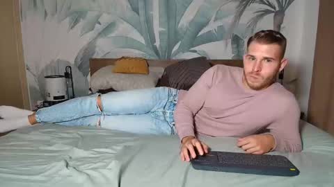 Snapshot of hunterbridges chatting on September 28, 1:20 pm Hunter Bridges online show from September 28, 1:20 pm
