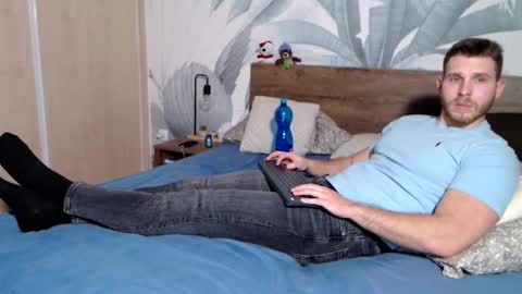 Snapshot of hunterbridges chatting on January 19, 6:00 pm Hunter Bridges online show from January 19, 6:00 pm