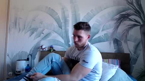 Snapshot of hunterbridges chatting on February 23, 10:45 am Hunter Bridges online show from February 23, 10:45 am