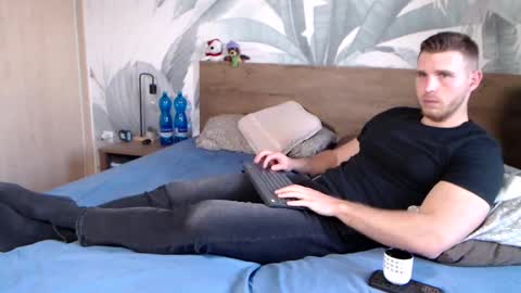 Snapshot of hunterbridges chatting on January 28, 2:53 pm Hunter Bridges online show from January 28, 2:53 pm