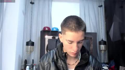 hunterheat_ online show from April 28, 11:59 am