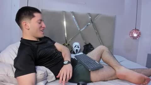 Snapshot of hunterheat_ chatting on October 15, 12:13 pm hunterheat_ online show from October 15, 12:13 pm