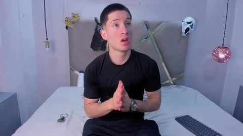 Snapshot of hunterheat_ chatting on October 11, 12:20 pm hunterheat_ online show from October 11, 12:20 pm