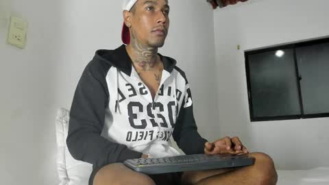 hunting_blondes online show from April 14, 12:44 am