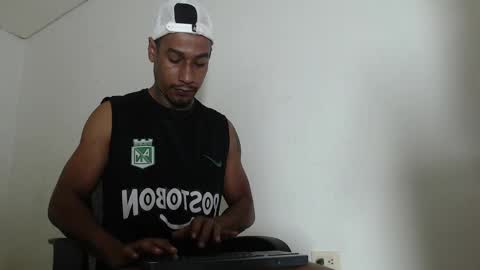 hunting_blondes online show from April 3, 2:47 pm