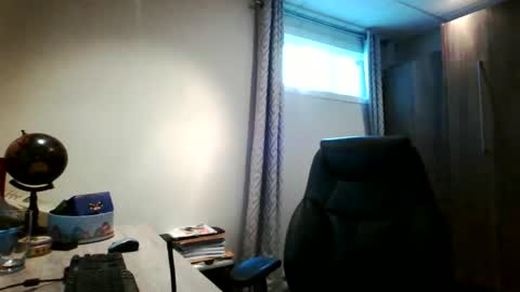Snapshot of hurley7890 chatting on January 10, 3:27 pm hurley7890 online show from January 10, 3:27 pm