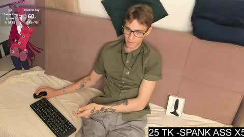 hyper_muse online show from April 18, 2:40 pm