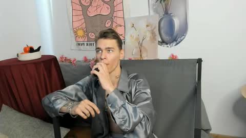 hyper_muse online show from March 25, 2:21 pm