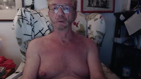ImYourBitch online show from October 8, 5:01 am