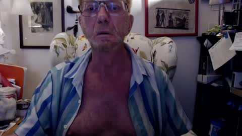 Snapshot of i_submissive_slut chatting on September 16, 5:19 am ImYourBitch online show from September 16, 5:19 am