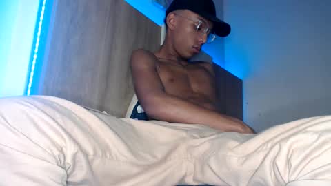 Snapshot of iam_colt chatting on February 13, 4:22 am David Colt online show from February 13, 4:22 am