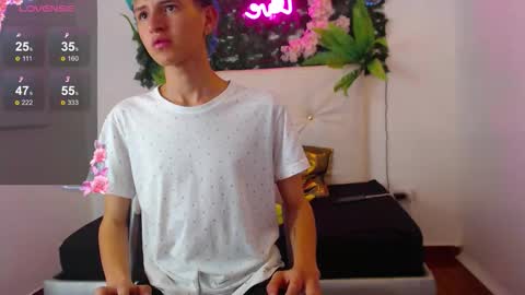 Snapshot of iam_lukas__ chatting on October 4, 3:00 am iam_lukas__ online show from October 4, 3:00 am