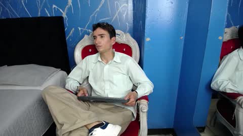 Iam Smith  online show from February 4, 6:41 am