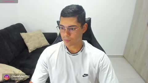 Snapshot of iamdylan777 chatting on February 10, 3:46 am Dylan independent model online show from February 10, 3:46 am