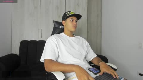 Snapshot of iamdylan777 chatting on February 23, 1:31 am Dylan independent model online show from February 23, 1:31 am