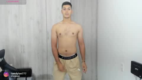 Snapshot of iamdylan777 chatting on February 18, 10:25 pm Dylan independent model online show from February 18, 10:25 pm
