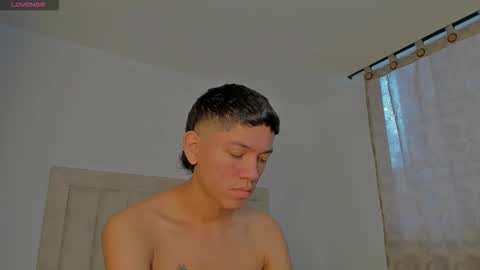 Snapshot of iamjulian_ chatting on October 8, 11:47 am Juliiiiian online show from October 8, 11:47 am